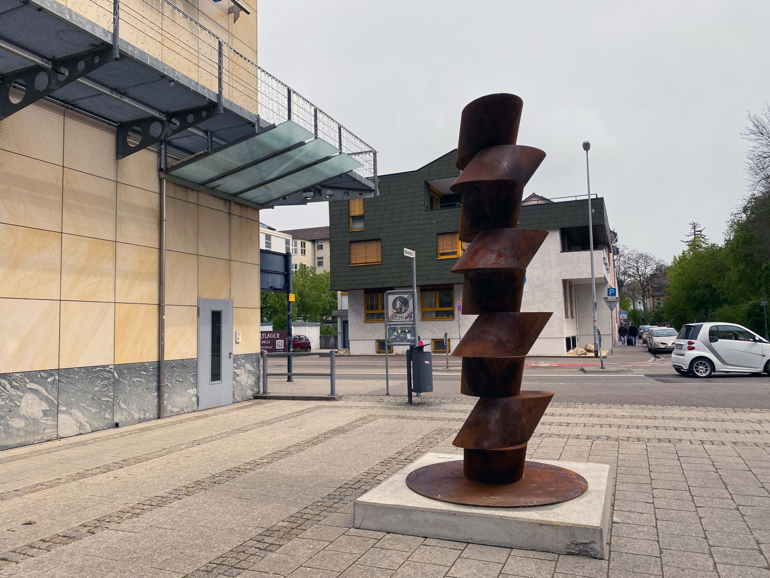 Skulptur "Große Rundsäule" von Jürgen Knubben